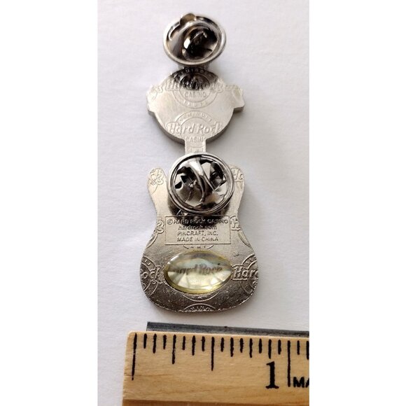 2007 Hard Rock Seminole Casino Tampa Guitar Pin Happy Birthday - Picture 6 of 8